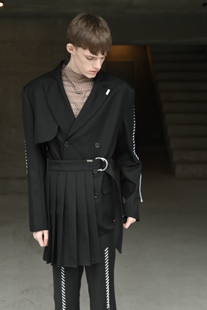【予約商品】Peaked Lapel Pleats Belt Jacket