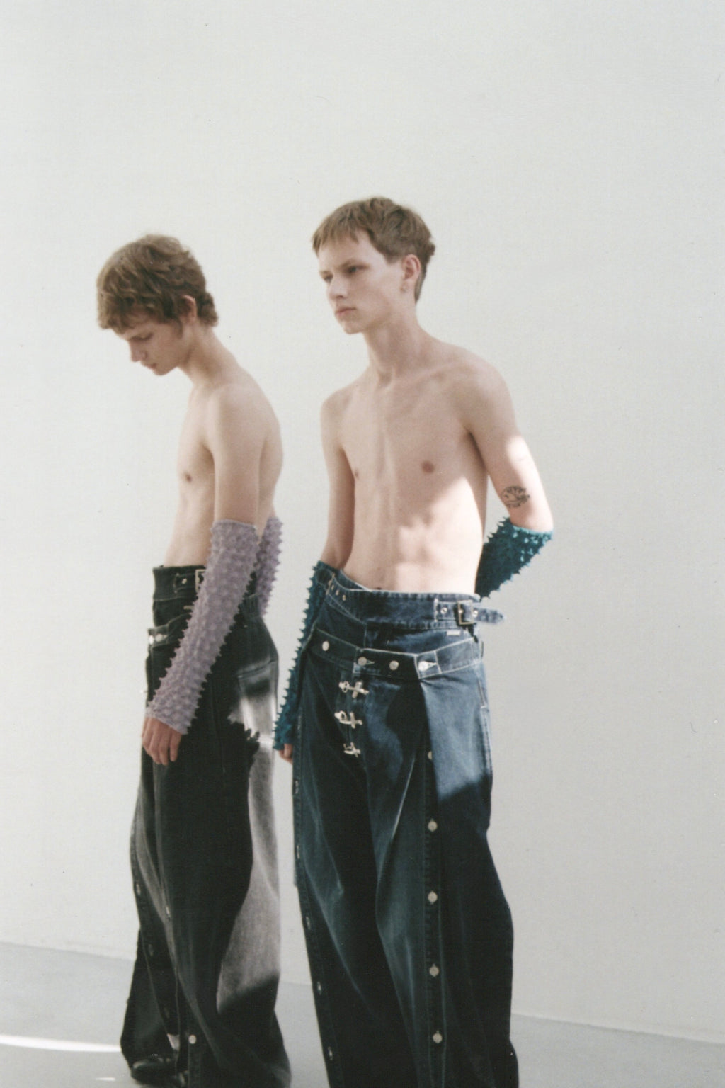 【26SS予約商品】Silver Buckle Double Tuck Denim Pants