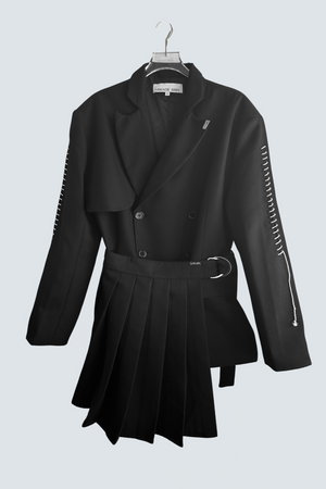 【予約商品】Peaked Lapel Pleats Belt Jacket