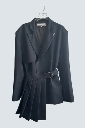 【予約商品】Peaked Lapel Pleats Belt Jacket