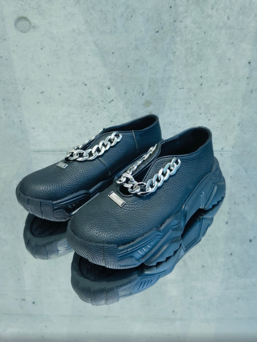 MIKAGE SHINと韓国のハンドメイド・シューズブランド「SONSHINBAL」のコラボレーションルックブックが公開。 │ QUI -  Fashion & Culture media