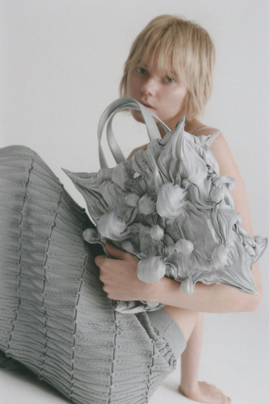 【WEB予約で10%OFFキャンペーン中】Spiky Shibori Liquid Bag / SILVER【11月16日(日)中まで】