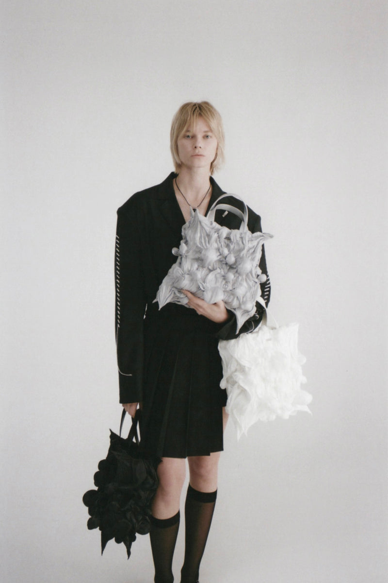 【WEB予約で10%OFFキャンペーン中】Spiky Shibori Liquid Bag / WHITE【11月16日(日)中まで】
